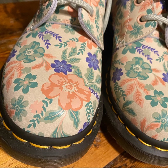Dr. Martens W7 - Picture 3 of 9